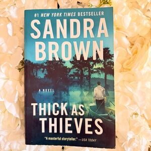 📚 Thick As Thieves – Sandra Brown – Paperback Thriller